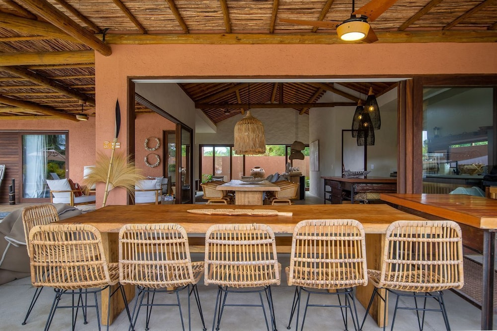 Casa com Piscina e Quadra no Condom nio By Toque