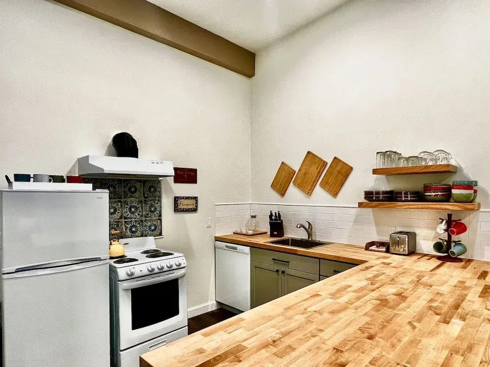 Creekside Suites