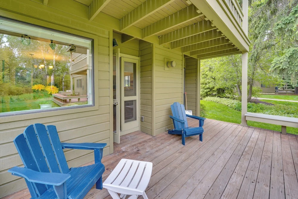 Walk to Sun Valley Village: Condo w/ Deck