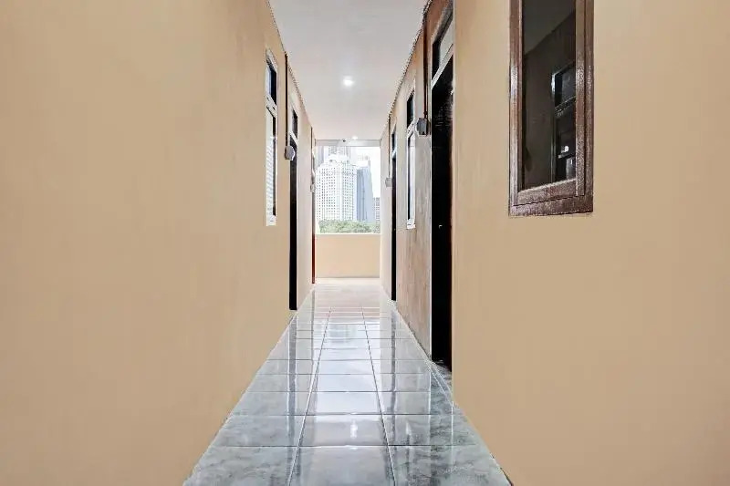 OYO 90469 Benhil Karet Tengsin