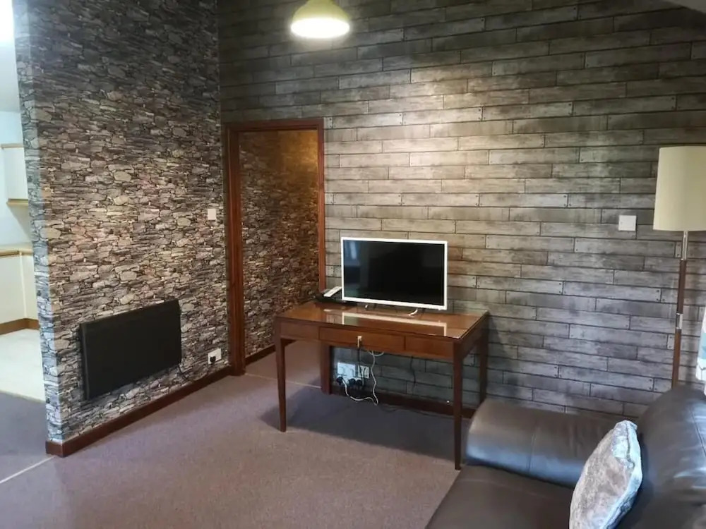 Goldcrest 4-Hot Tub-Woodland Lodges-Carmarthenshire-Tenby