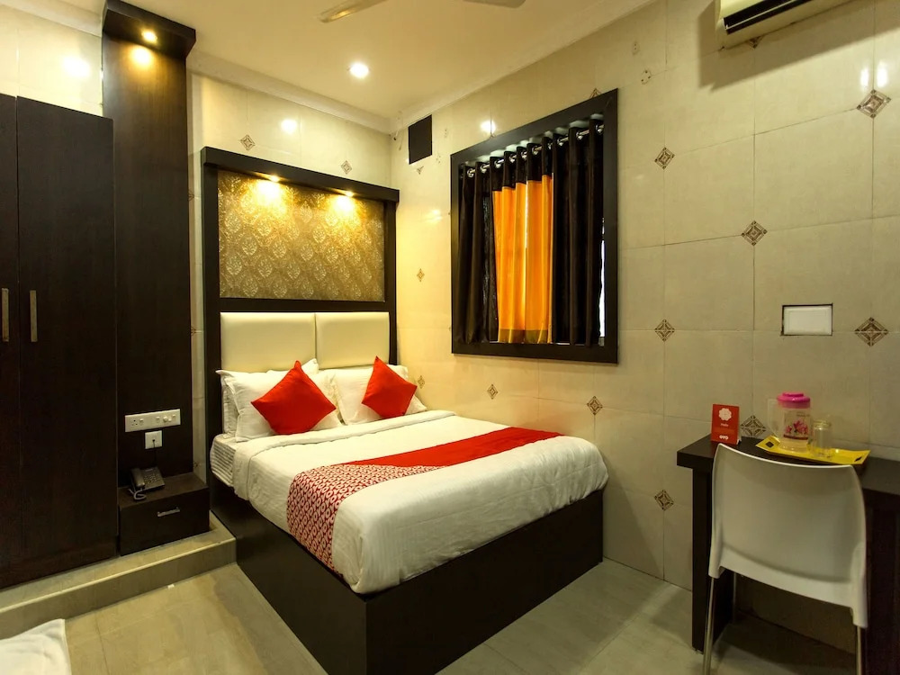 OYO 15974 Hala Residency