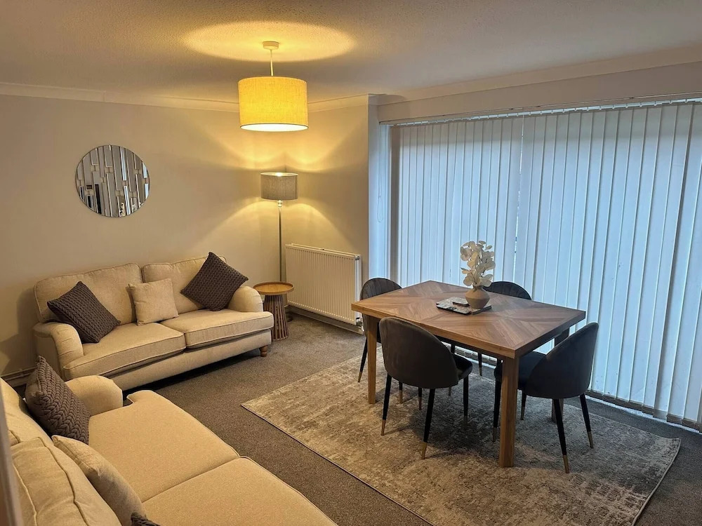 Willow House Sleeps 4 Family Travel Seaside Stay