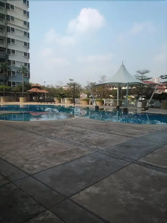 8 O Clock Lodge Condo Bandar Utama