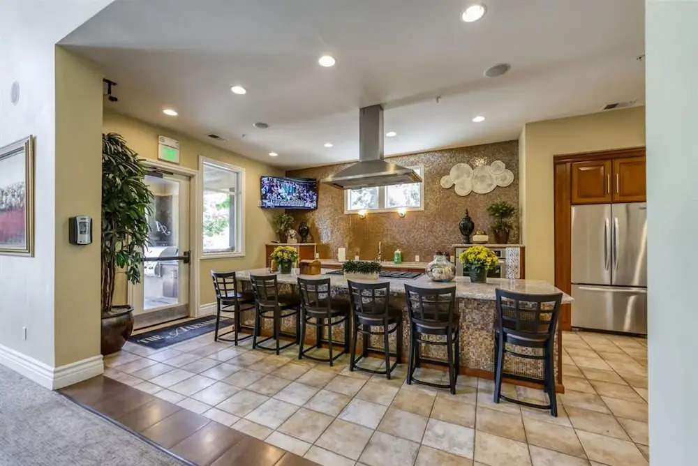 Luxury 2BR 2BA Apartment With Pool Gym Theater
