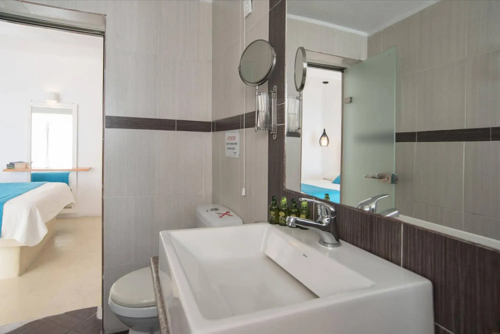 Sun Rocks Boutique Hotel - Caldera View Suites & Sunset Dining Experience