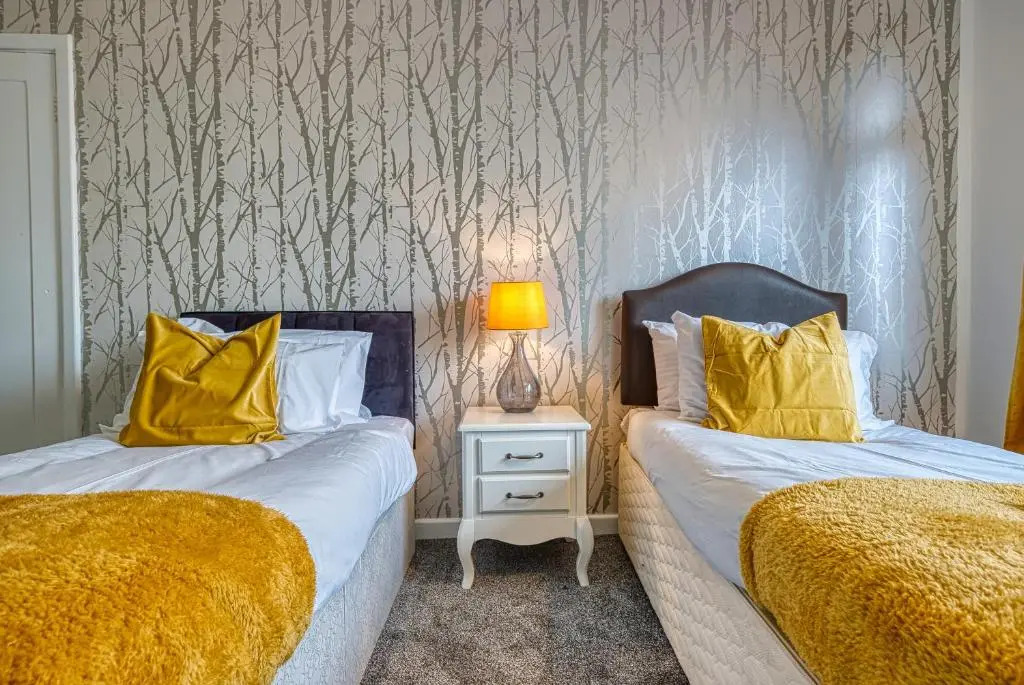 Elegant 5 Bedroom House in Nottingham