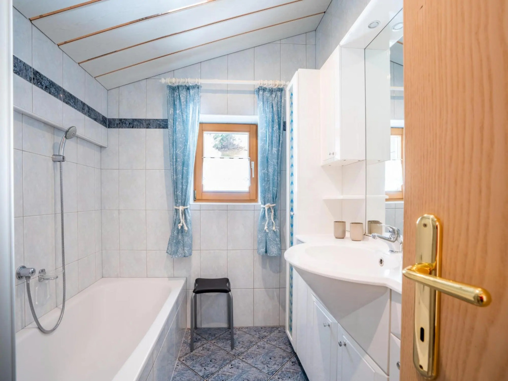 Apartment in Bramberg am Wildkogel near Badesee Hollersbach