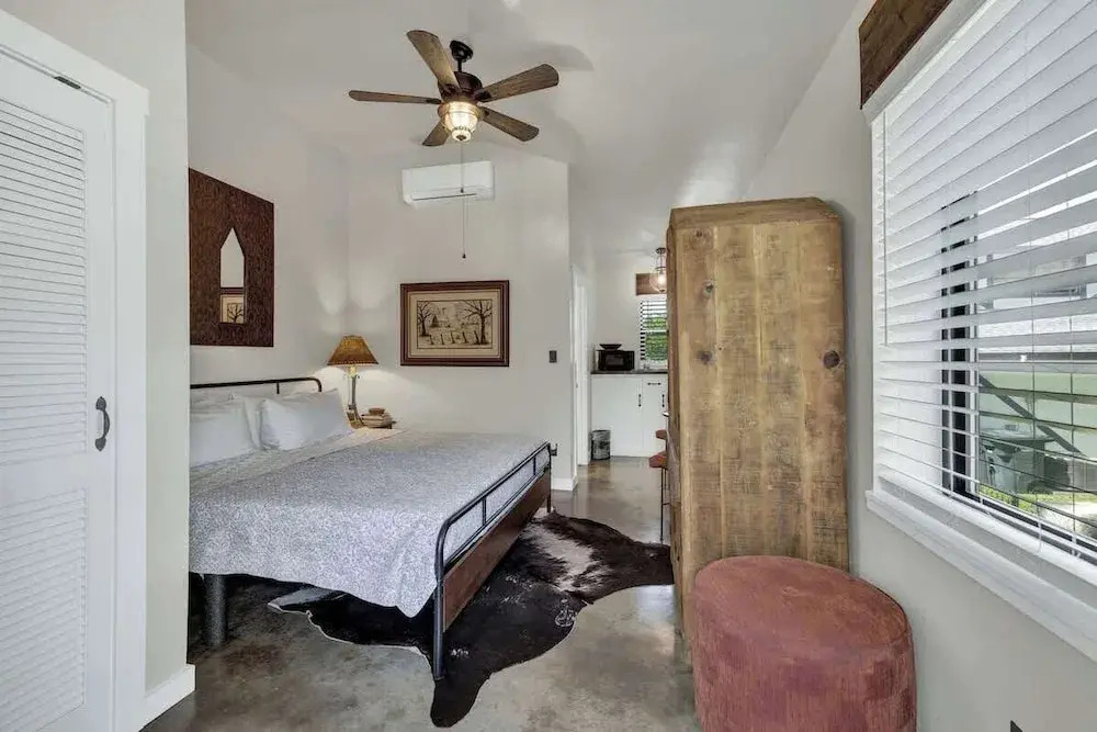 Tejas Suite Walking Distance to Main St!