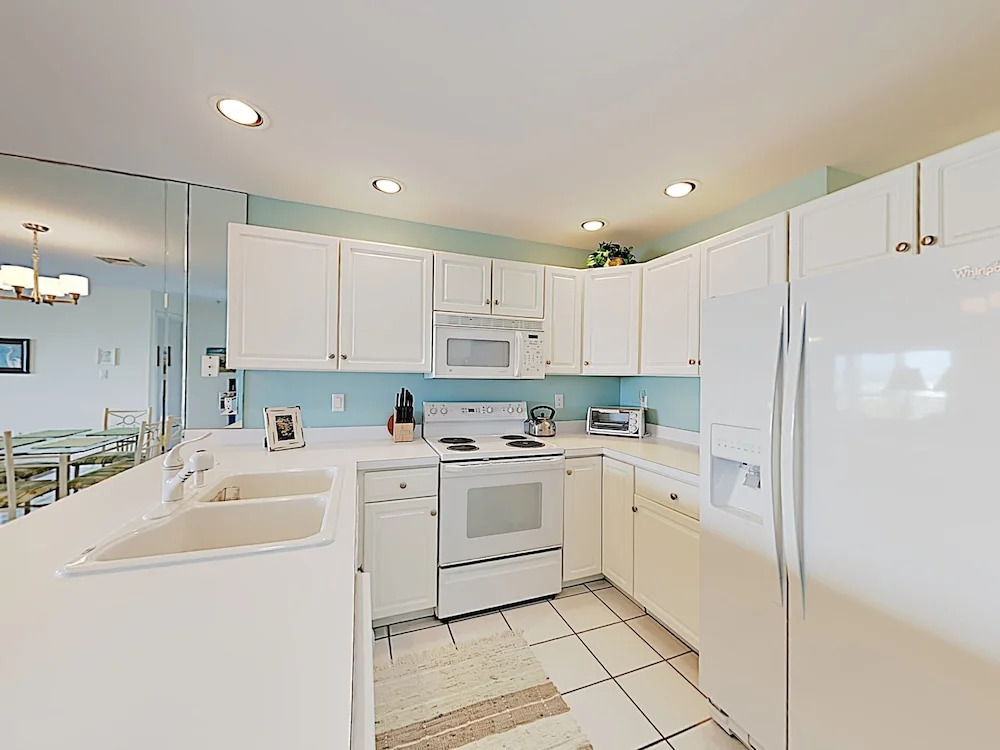 New Listing! Heron Harbor Haven W/ Pools & Tennis 2 Bedroom Condo