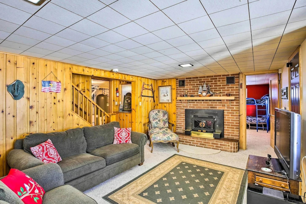 'cumberland Retreat' w/ Lakefront Yard & Dock