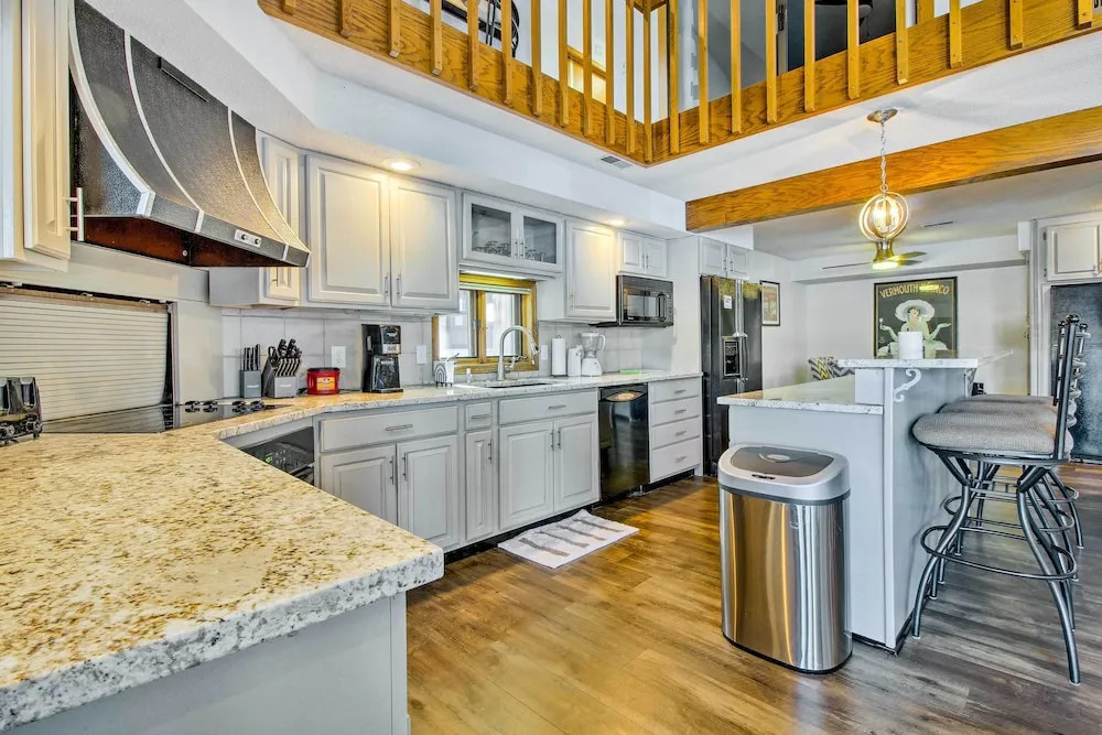 Sunrise Beach Waterfront Estate Great for Families