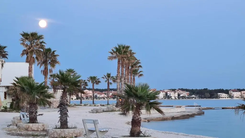 Apartment with a balcony and sea view - santek - AE1097