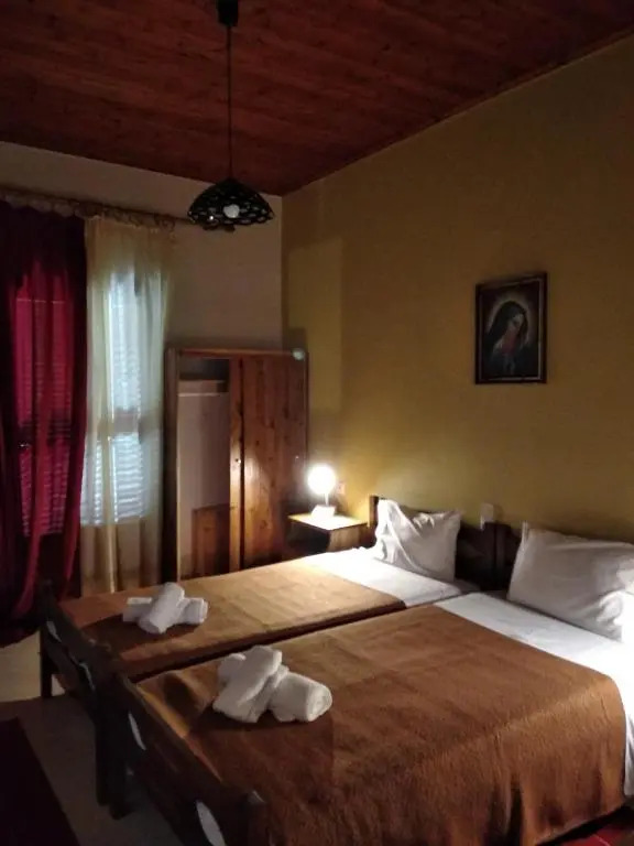 Elatos Rooms
