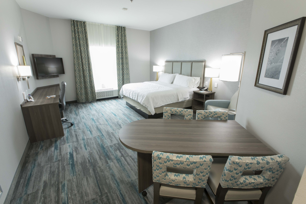 Magnolia Bay Hotel & Suites