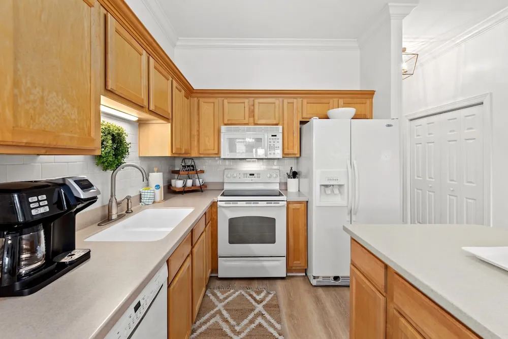 Remarkably Updated 3/2 in Seagrove Highlands - Gulf Views Sleeps 9