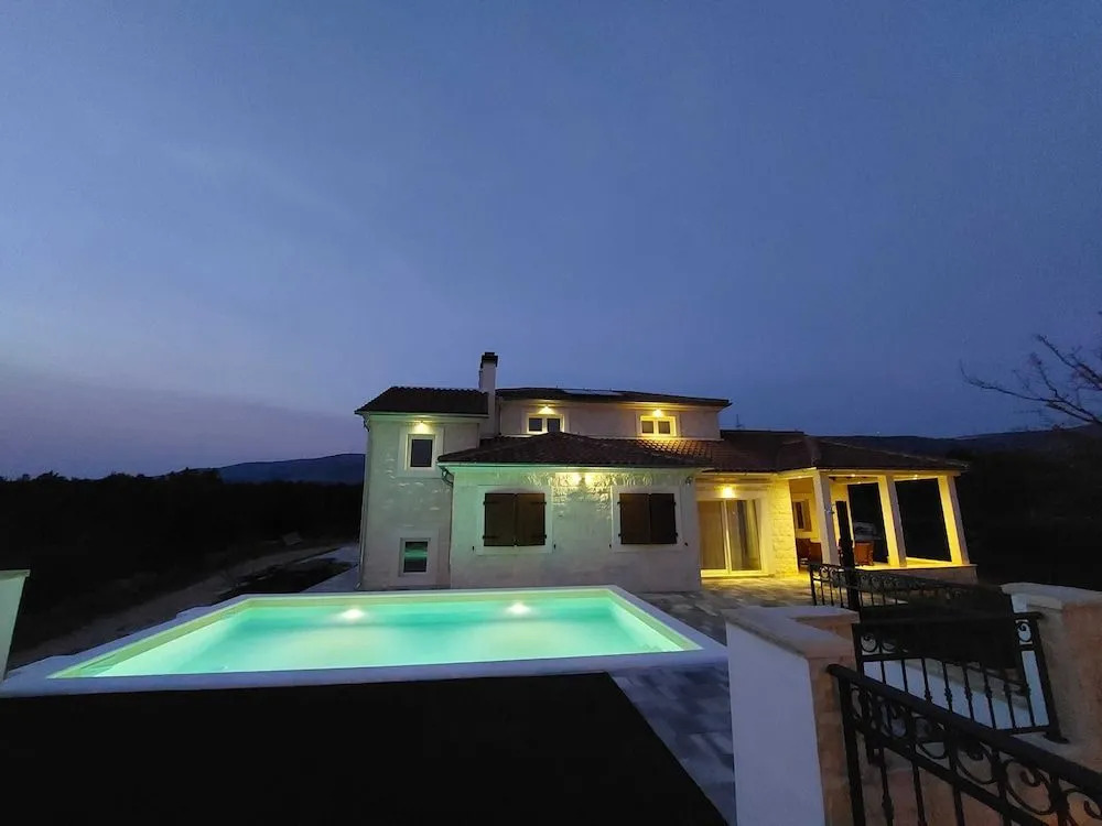 Whitestone Villa