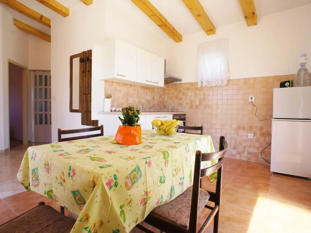 Bungalow With Spacious Garden, Near the Beach in Medulin