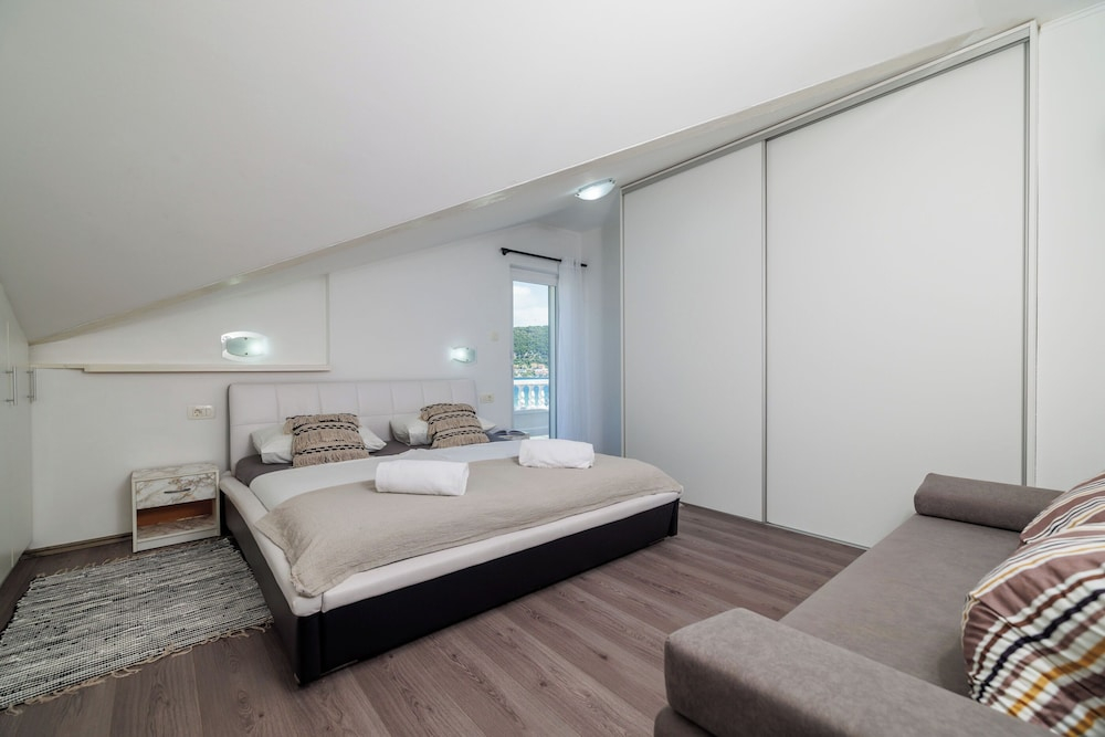 Apartments Mirjana T