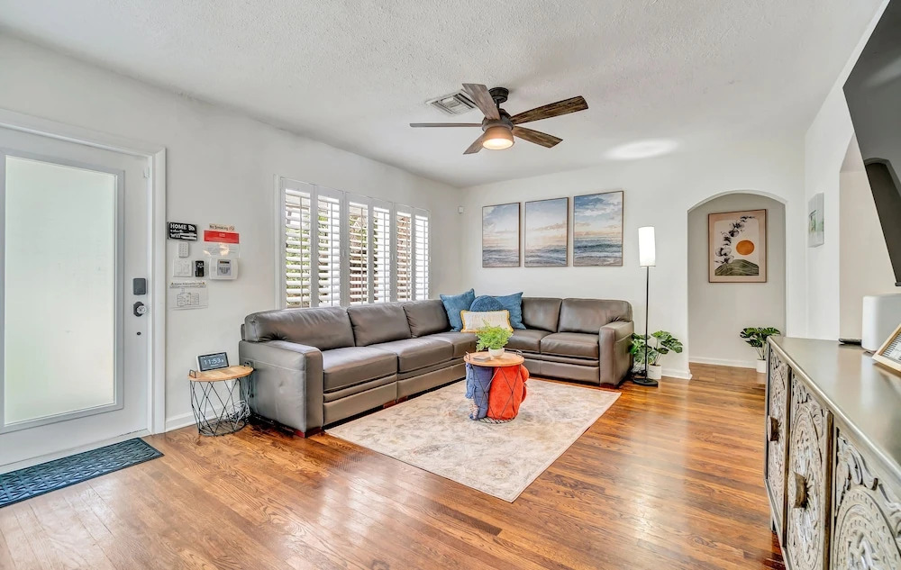 Victoria Park Oasis with Heated Pool and More