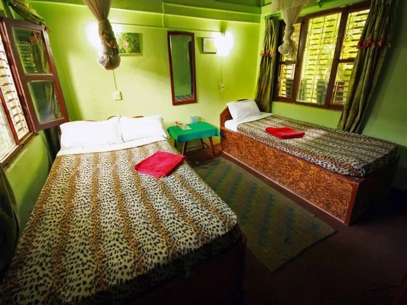 Chitwan Gaida Lodge - Animal Lovers & Birdwatchers Paradise