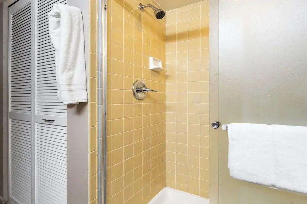 2br, 2BA Condo Across From Magic Sands Pool, AC, Tennis & Bbqs - Vrkcv