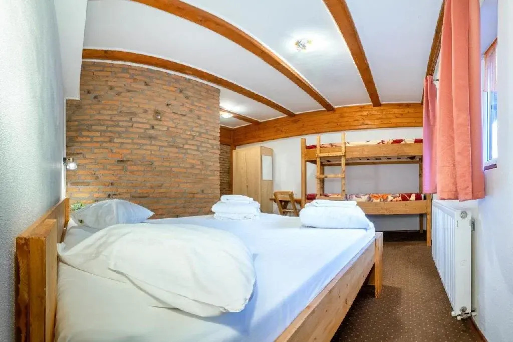 . Hotel Craiul Crailor