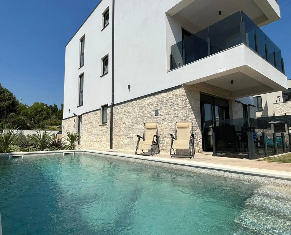 J&N Hills Residence with swimming pool