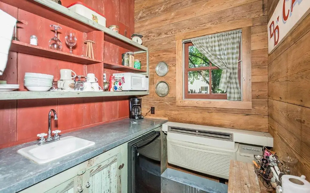 Ada's Peach Street Hideaway - Whole House