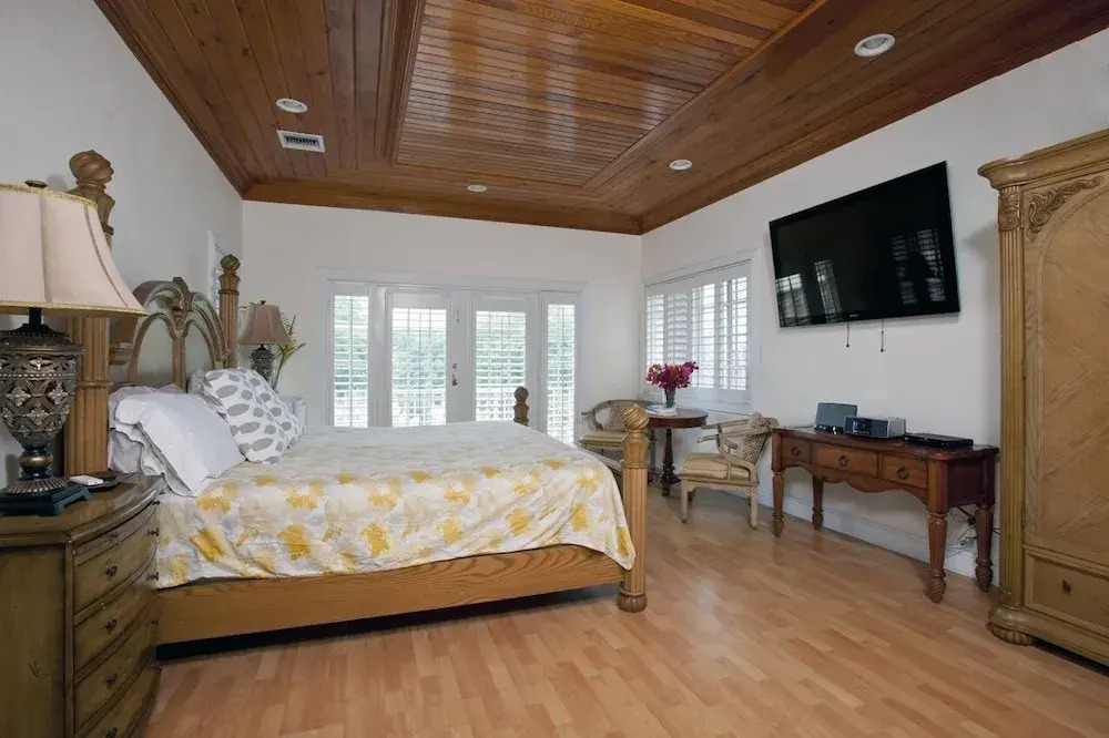 Long Island Breeze Compound 6 Bedroom Home