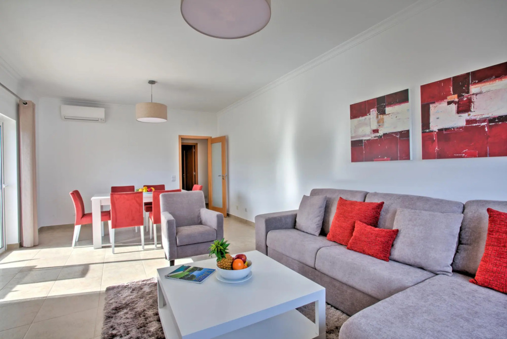 Central Lagos Spacious Apartment by Ideal Homes