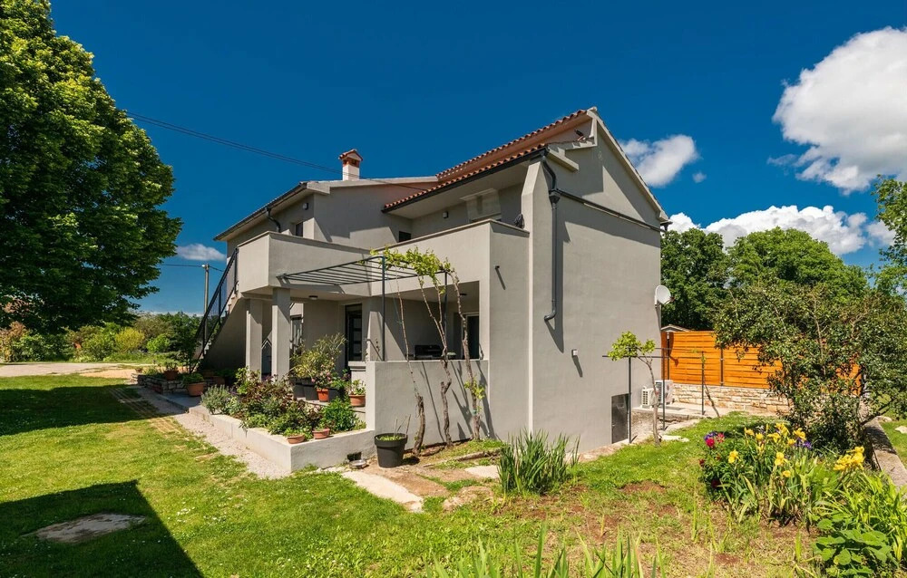 Gorgeous Home In Nedescina