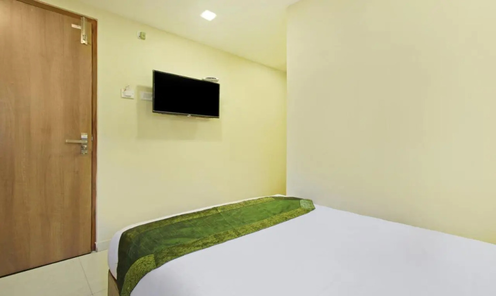Itsy Hotels Jansi Residency