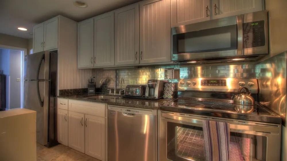 Kcis 342 - Renovated Two Room Condo Suite, Close To Mountain!