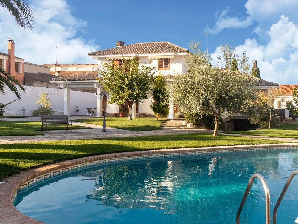 Fascinating Holiday Home in Villacañas With Swimming Pool