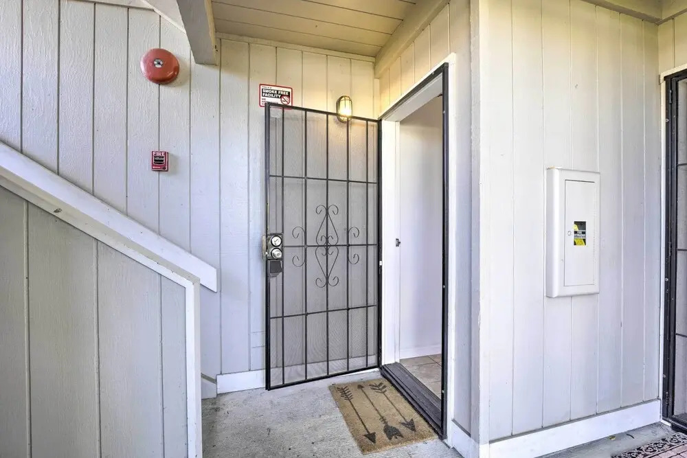 Big Island Condo w/ Pool Access: Walk to Beach!