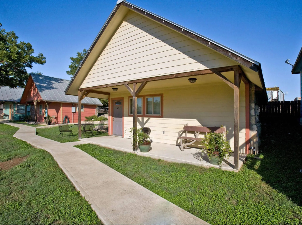 Blanco Riverside Cottages