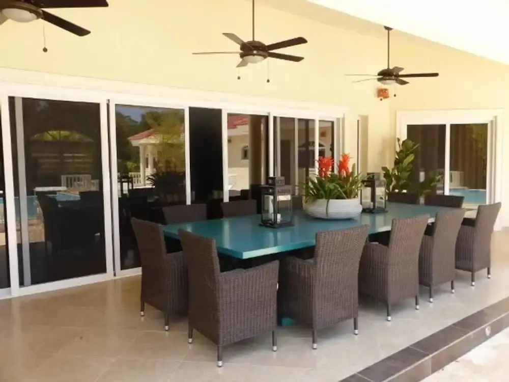 Touch of Elegance! 6 Bedroom Near the Beach