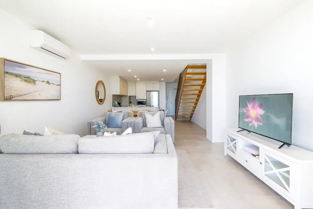 Superb 2-bed Apartment With Scenic Bay Views