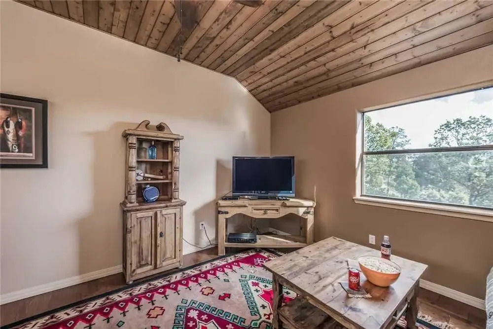 2 Spirit Lodge - Two Bedroom Cabin with Hot Tub