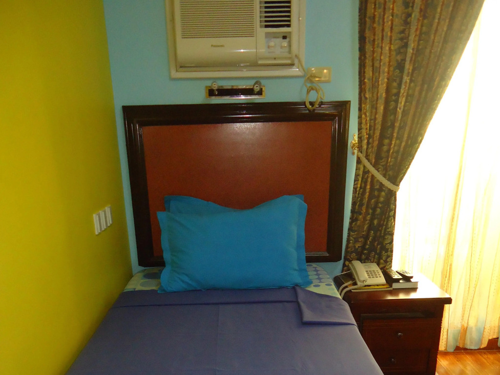 C & L Bay View Inn