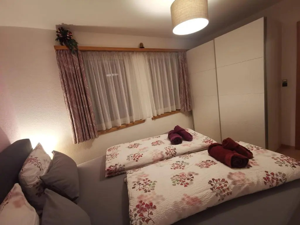 Chasa Aquileia Scuol - Bergblick, Komfort, 6 Pers, zentral, Terrasse, Gratis Parken, Wlan