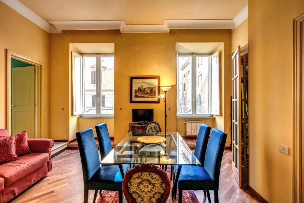CIR 6380 V Twin B Stylish Renovated Flat in Vatican Area