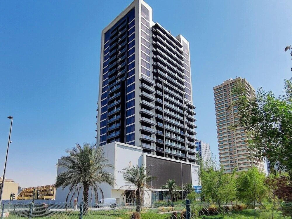 WelHome - Panoramic City Views Amidst Gardens in JVC