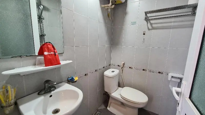 Reddoorz near Tran Duy Hung Street 3