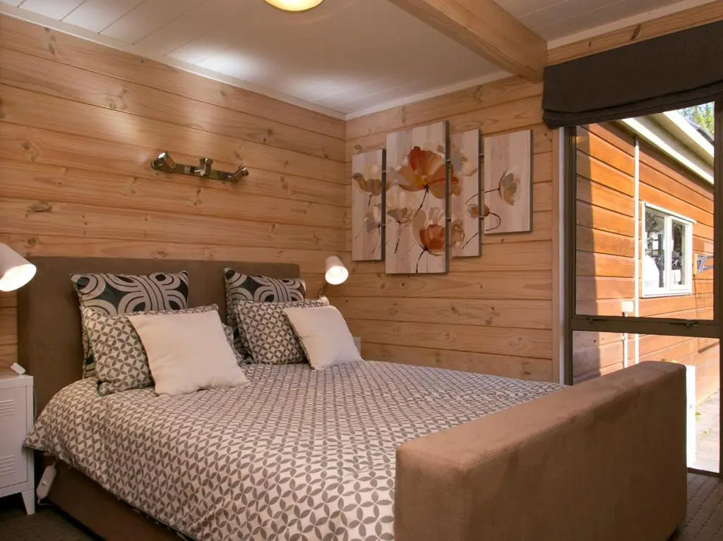 Riverstone House - Turangi Holiday Home