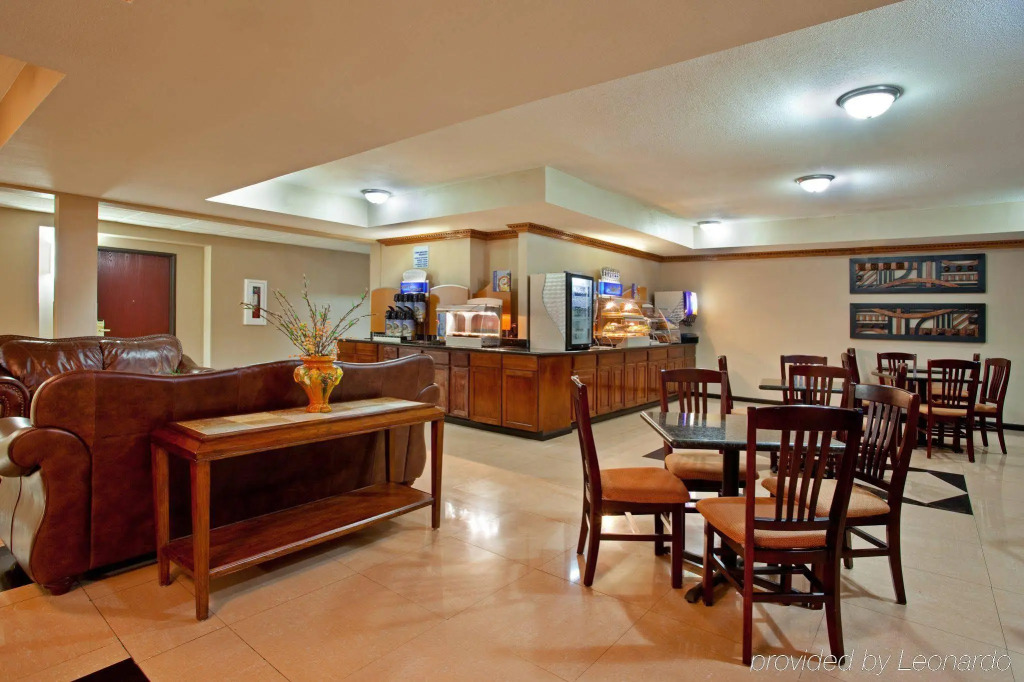 Holiday Inn Express and Suites Three Rivers by IHG