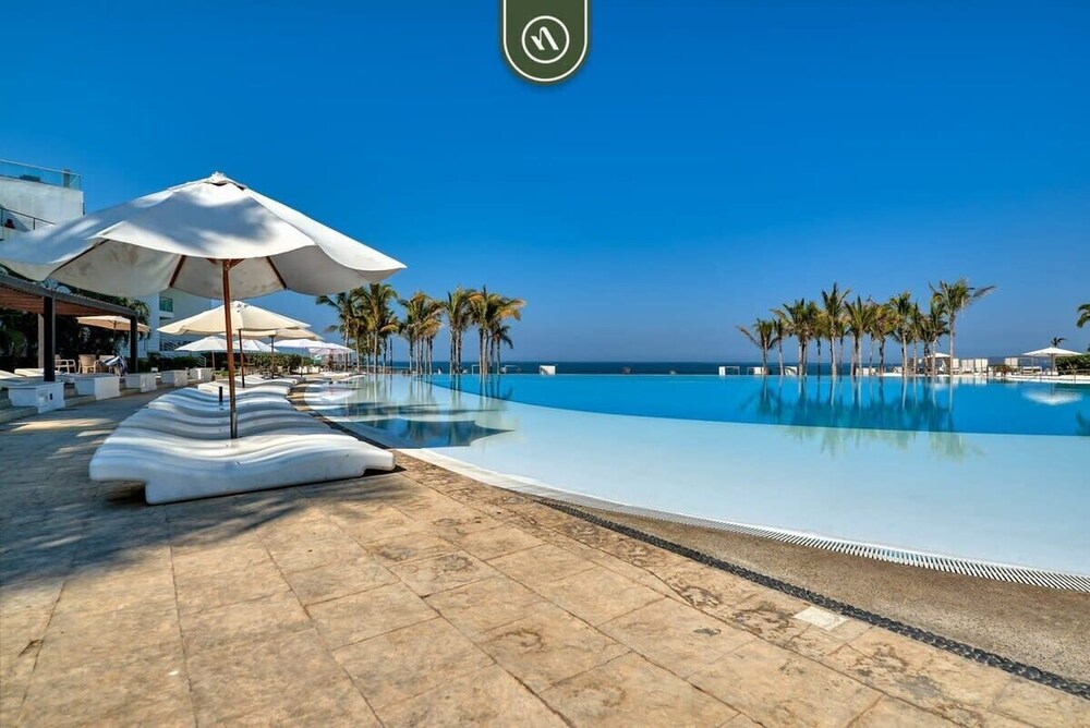 2BR With Private Balcony - Oceanfront Building