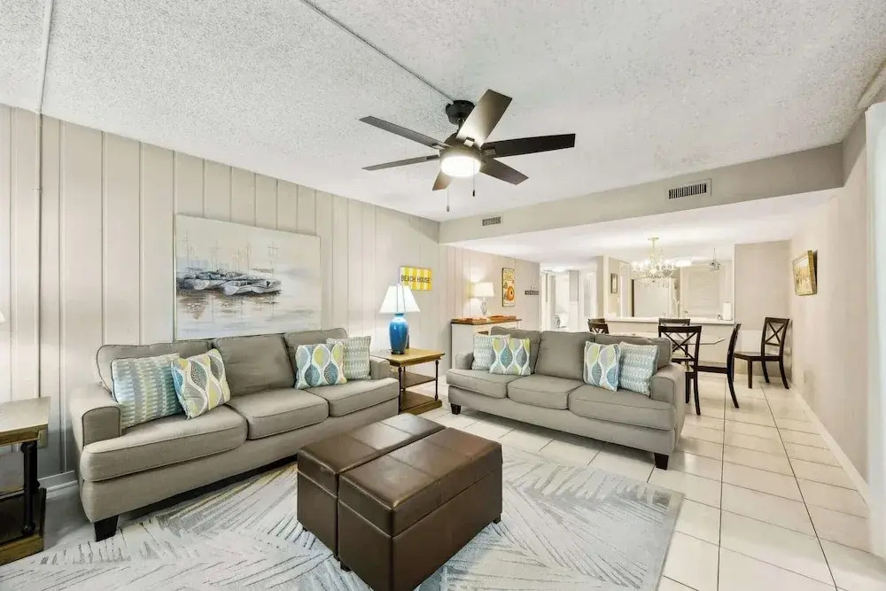 2070 Beachwood