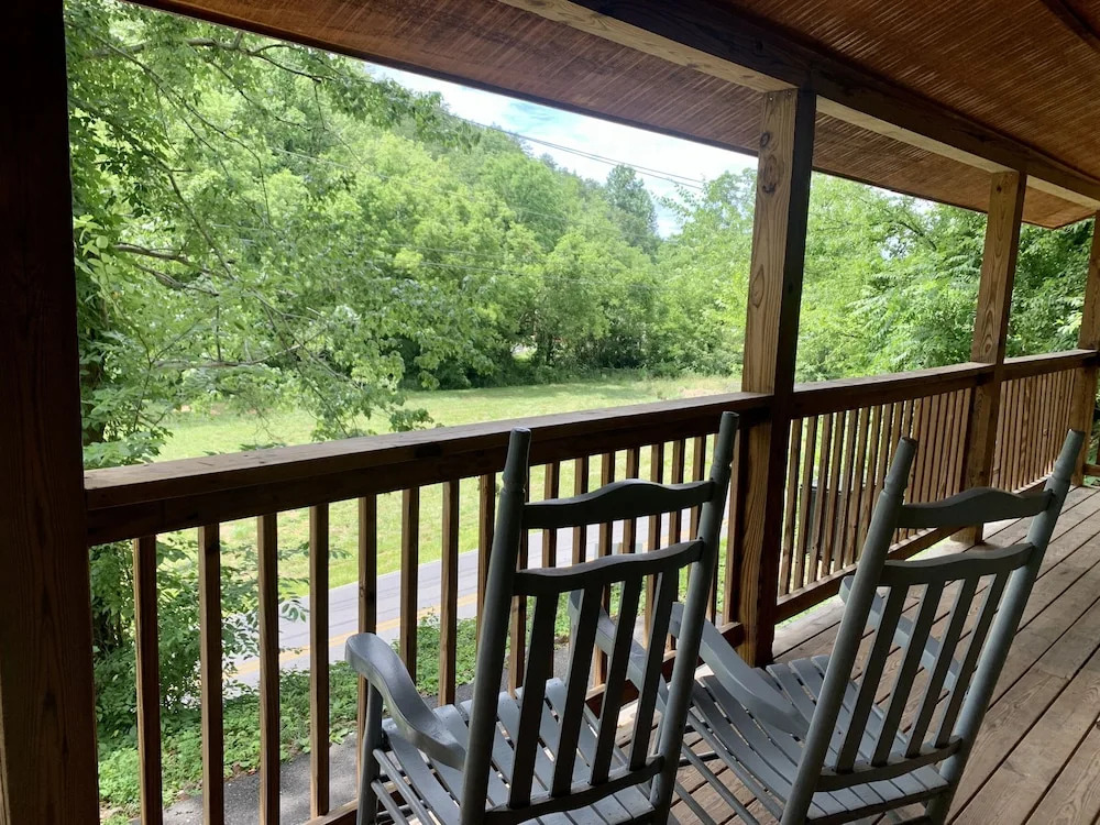 Pleasant Hollow 2 Bedroom Cabin by Redawning